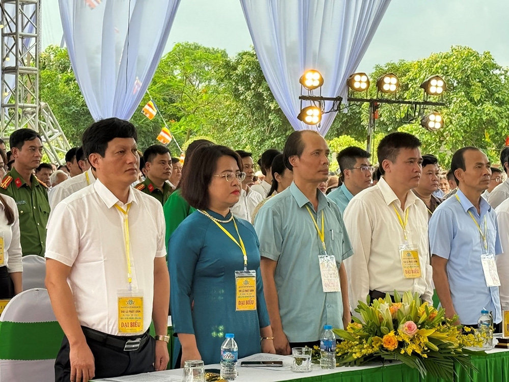 Hưng Y&ecirc;n: H&agrave;ng ngh&igrave;n phật tử tham dự Đại lễ Phật đản tại ch&ugrave;a Ph&uacute;c L&acirc;m