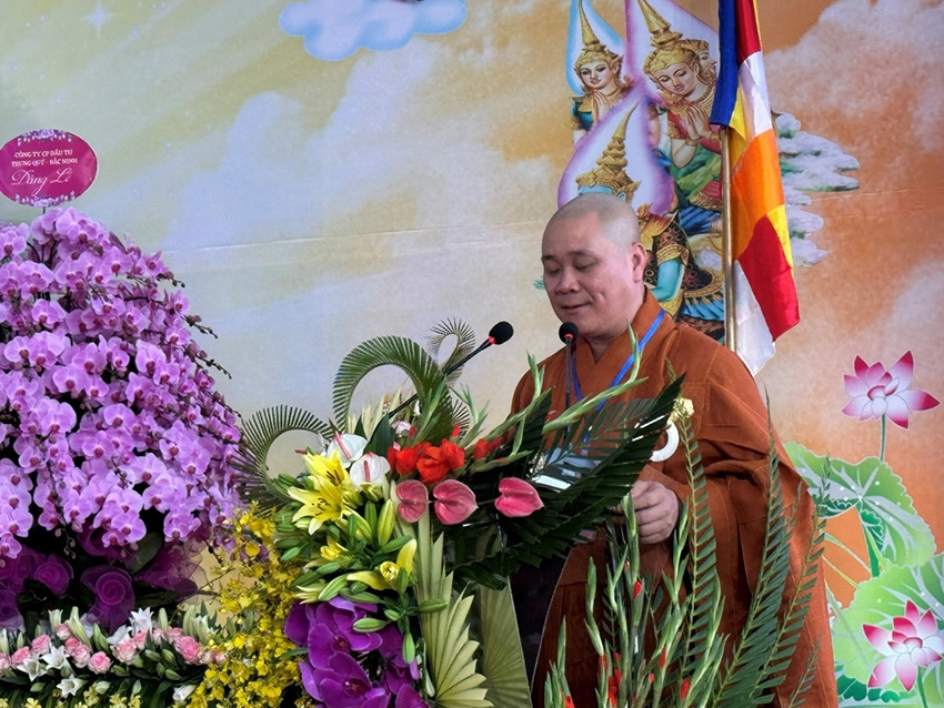Hưng Y&ecirc;n: H&agrave;ng ngh&igrave;n phật tử tham dự Đại lễ Phật đản tại ch&ugrave;a Ph&uacute;c L&acirc;m