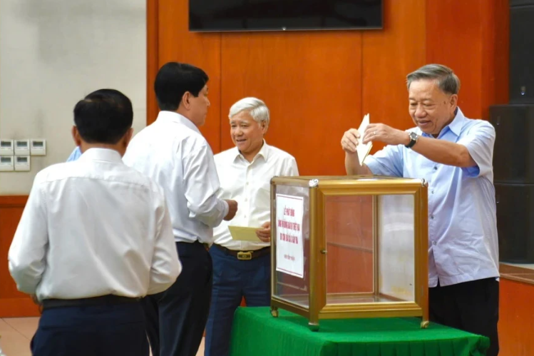 Tổng B&iacute; thư, Chủ tịch nước dự Lễ ph&aacute;t động ủng hộ đồng b&agrave;o bị thiệt hại do b&atilde;o