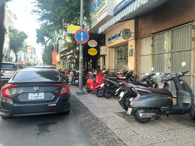 Th&agrave;nh phố Hồ Ch&iacute; Minh: Tr&agrave;n lan t&igrave;nh trạng lấn chiếm vỉa h&egrave;, l&ograve;ng đường tại phường 5, quận 3