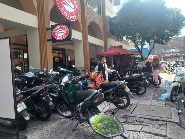 Th&agrave;nh phố Hồ Ch&iacute; Minh: Tr&agrave;n lan t&igrave;nh trạng lấn chiếm vỉa h&egrave;, l&ograve;ng đường tại phường 5, quận 3