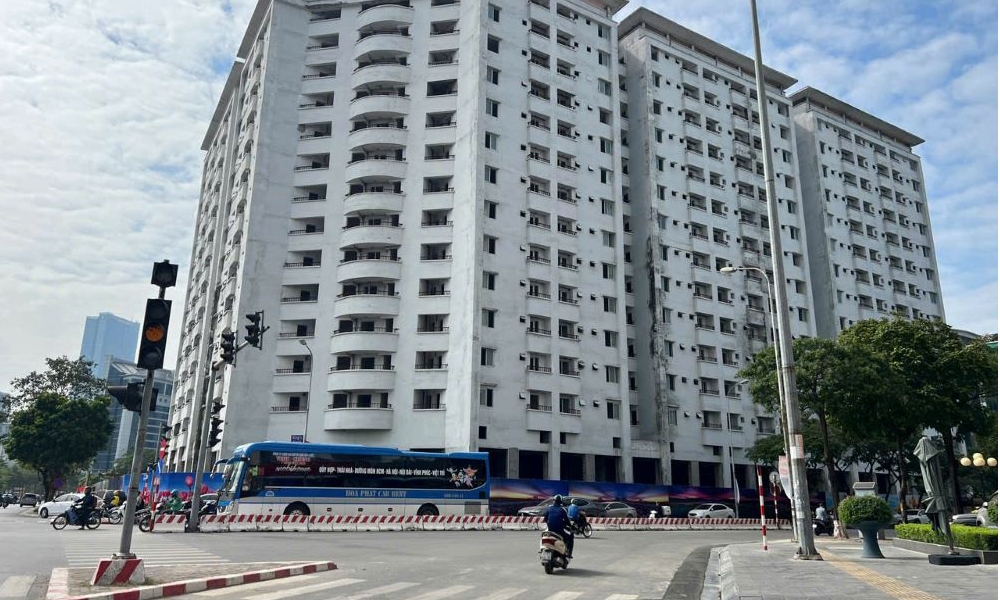 H&agrave; Nội: Nhiều nh&agrave; t&aacute;i định cư bỏ hoang, c&oacute; dấu hiệu &ldquo;biến tướng&rdquo; th&agrave;nh b&atilde;i tr&ocirc;ng xe