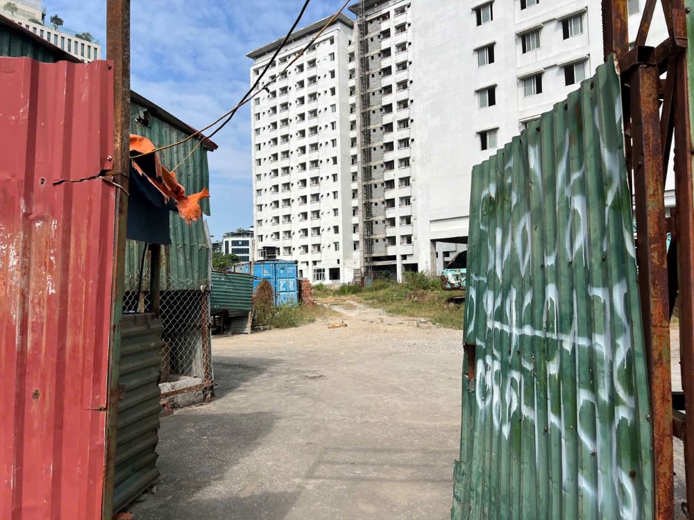 H&agrave; Nội: Nhiều nh&agrave; t&aacute;i định cư bỏ hoang, c&oacute; dấu hiệu &ldquo;biến tướng&rdquo; th&agrave;nh b&atilde;i tr&ocirc;ng xe
