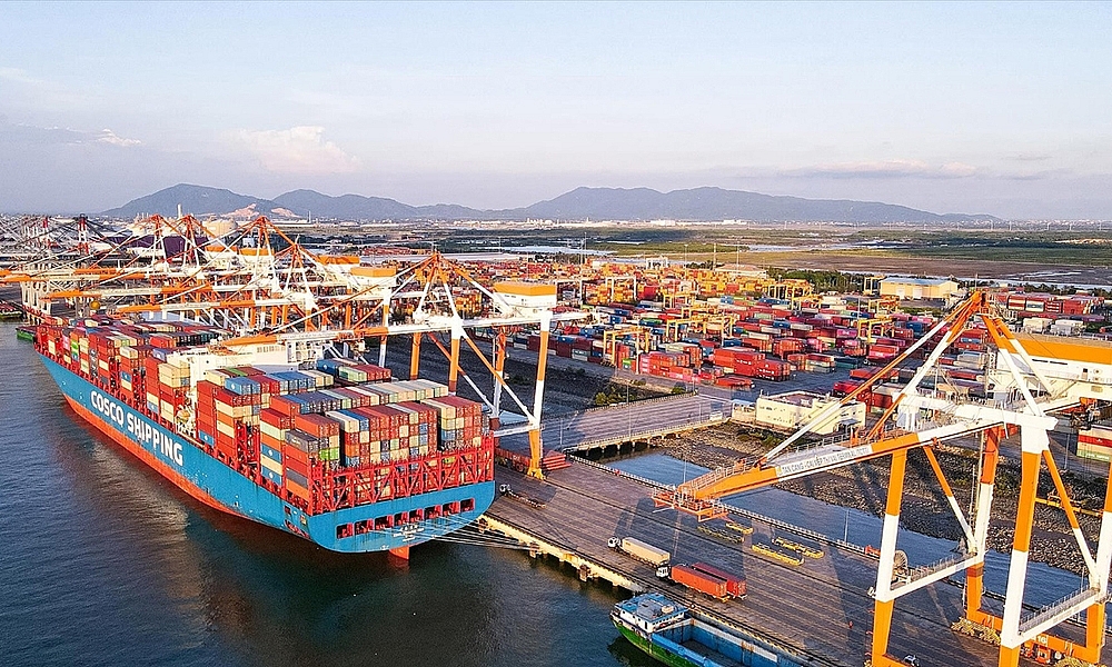 Thủ tướng: Ph&aacute;t triển logistics l&agrave; y&ecirc;u cầu kh&aacute;ch quan, lựa chọn chiến lược