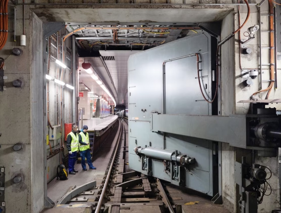 Khám phá hầm chống hạt nhân trong lòng tàu điện ngầm ở Cộng hoà Séc Khám phá hầm chống hạt nhân trong lòng tàu điện ngầm ở Cộng hoà Séc