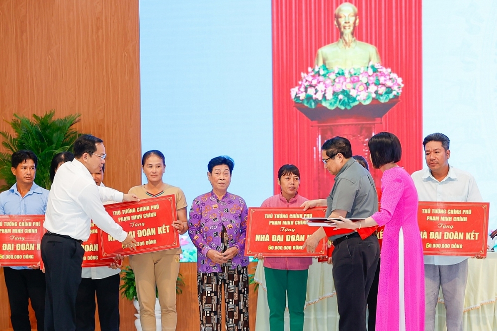 Thủ tướng Phạm Minh Ch&iacute;nh tiếp x&uacute;c cử tri th&agrave;nh phố Cần Thơ