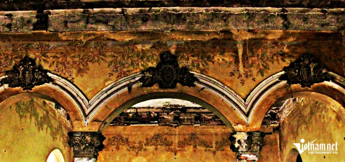 B&iacute; ẩn căn biệt thự m&aacute;i đỏ phủ đầy c&acirc;y cỏ ở Long An