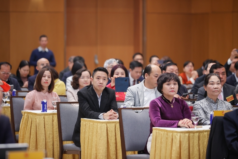 Thủ tướng chủ tr&igrave; hội nghị nhằm th&aacute;o gỡ kh&oacute; khăn cho doanh nghiệp nhỏ v&agrave; vừa