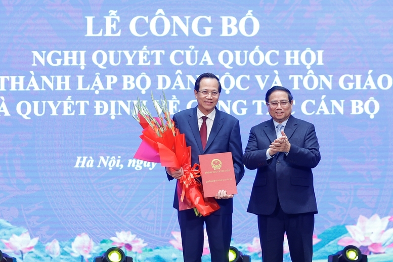 Ph&aacute;t huy hơn nữa đ&oacute;ng g&oacute;p của c&aacute;c d&acirc;n tộc, t&ocirc;n gi&aacute;o cho x&acirc;y dựng Tổ quốc