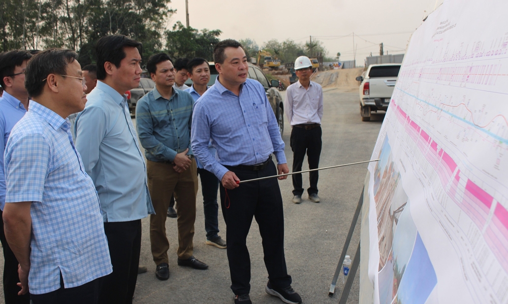 Cao tốc Vạn Ninh - Cam Lộ: Gỡ vướng mặt bằng, nỗ lực th&ocirc;ng tuyến ch&iacute;nh v&agrave;o 30/4