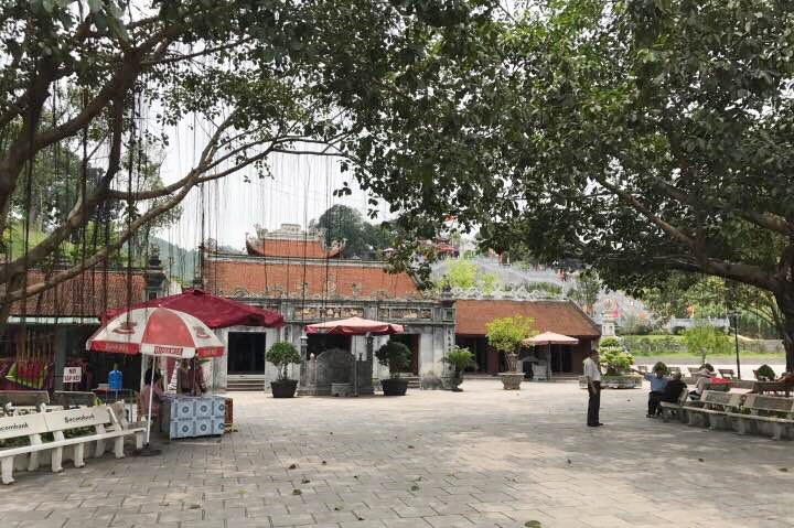 cam pha quang ninh den cua ong mot ky quan linh thieng vung dong bac