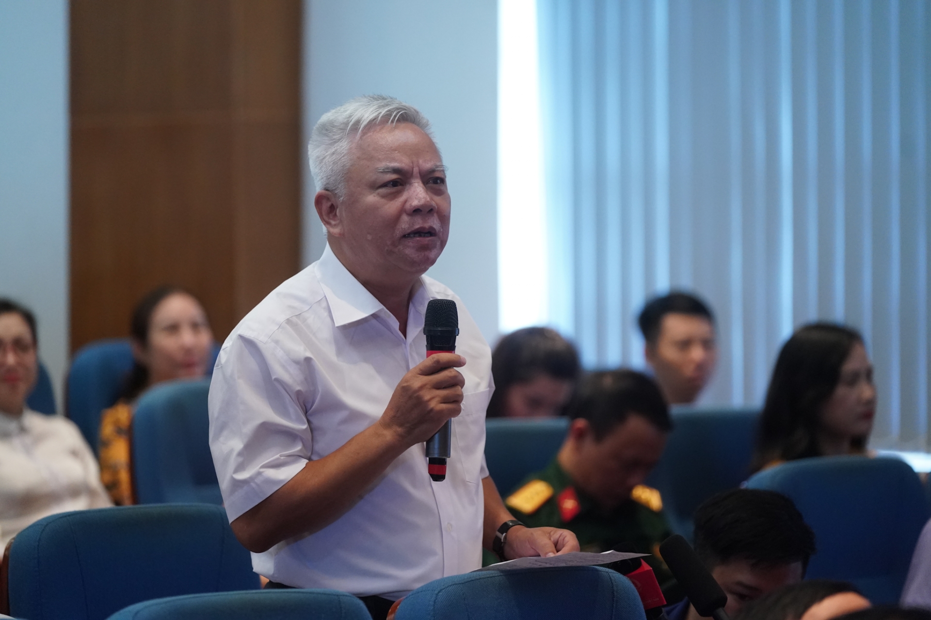 chum anh thu tuong nguyen xuan phuc tiep xuc cu tri bao cao ket qua ky hop quoc hoi