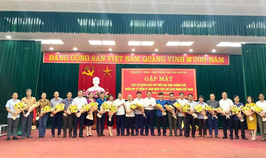 Thái Nguyên chính thức có Giải thưởng Báo chí Huỳnh Thúc Kháng thai nguyen chinh thuc co giai thuong bao chi huynh thuc khang