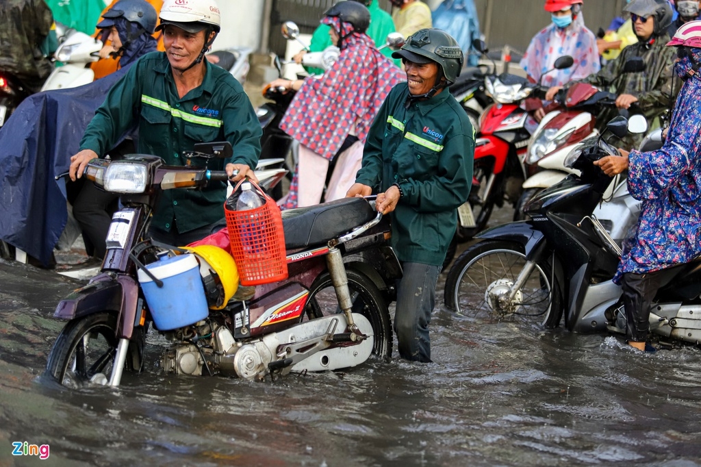khi nao tphcm het canh mua la ngap
