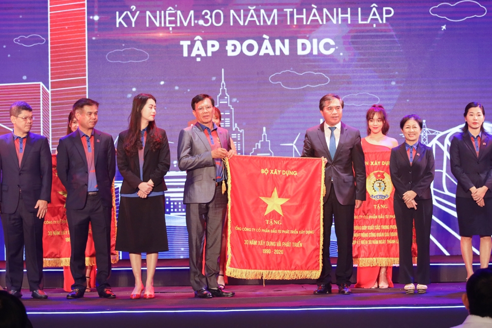 tap doan dic hanh trinh 30 nam but pha thanh cong