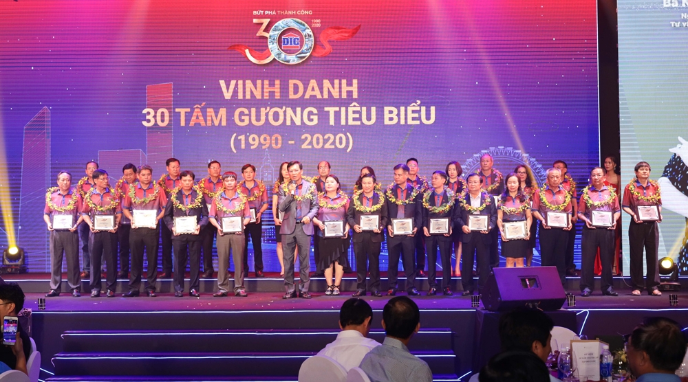 tap doan dic hanh trinh 30 nam but pha thanh cong