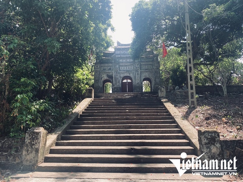 kien truc doc dao cua ngoi co tu o hue gieng nuoc trong xanh khong ai dam uong