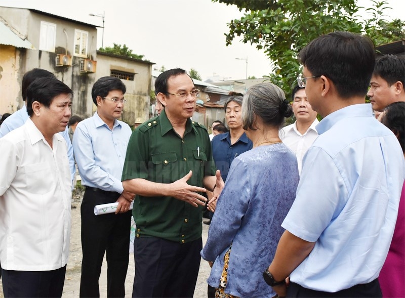 lanh dao thanh pho ho chi minh thi sat cac diem ngap nang