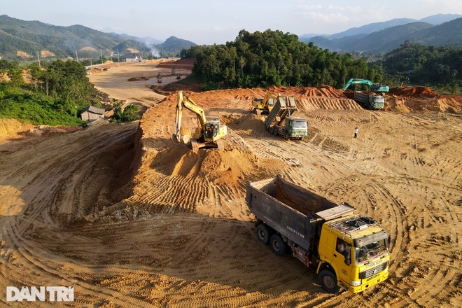 toan canh cong truong xay dung san bay sapa 7000 ty trien khai giai doan 1