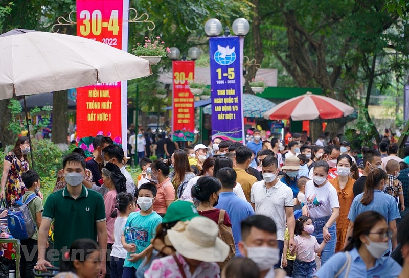 ha noi cong vien thu le chat kin nguoi trong ngay dau nghi le 304