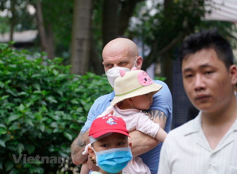 ha noi cong vien thu le chat kin nguoi trong ngay dau nghi le 304