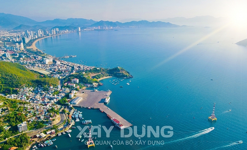 khanh hoa hua hen bung no du khach dip he