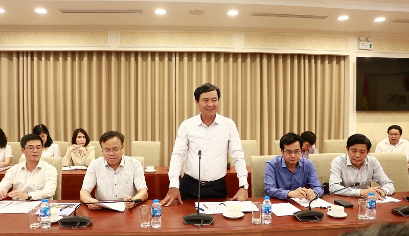 bo truong bo xay dung lam viec voi lanh dao ubnd tinh quang tri