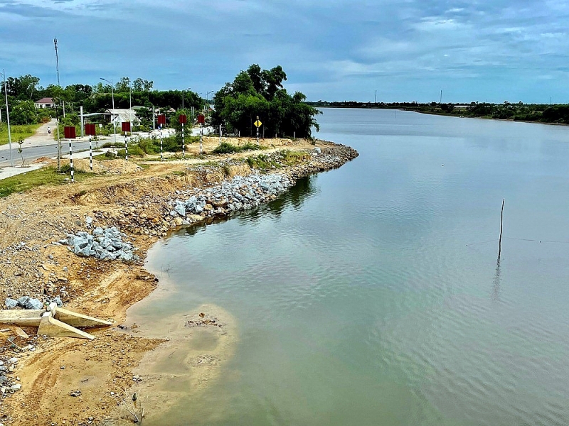 Quảng Trị: Cồn Nổi sông Thạch Hãn “oằn mình” vì “cát tặc” quang tri con noi song thach han oan minh vi cat tac