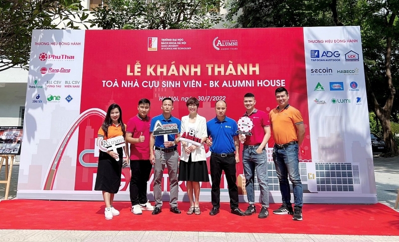 tap doan austdoor thuong hieu dong hanh cung dai hoc bach khoa ha noi