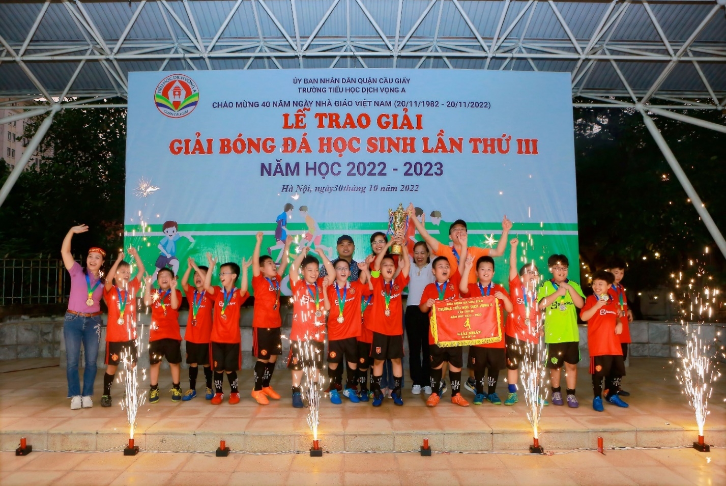 Hà Nội: Dấu ấn giải bóng đá học sinh trường Tiểu học Dịch Vọng A lần thứ III ha noi dau an giai bong da hoc sinh truong tieu hoc dich vong a lan thu iii