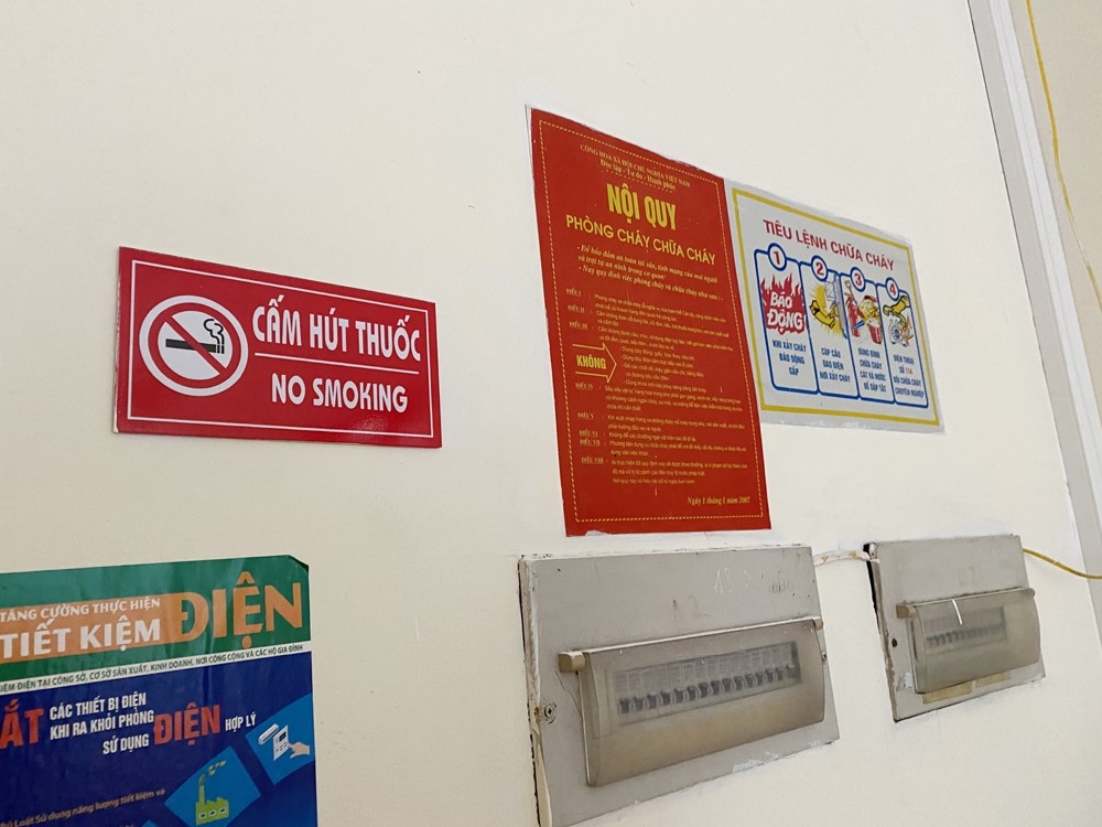 100% cán bộ công nhân viên, học sinh thực hiện không hút thuốc lá trong phạm vi trường học 100 can bo cong nhan vien hoc sinh thuc hien khong hut thuoc la trong pham vi truong hoc