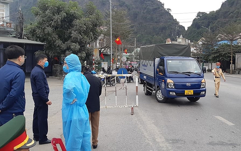 Nhìn lại 1 tháng chống dịch: Càng khó khăn càng phải bình tĩnh, tỉnh táo nhin lai 1 thang chong dich cang kho khan cang phai binh tinh tinh tao