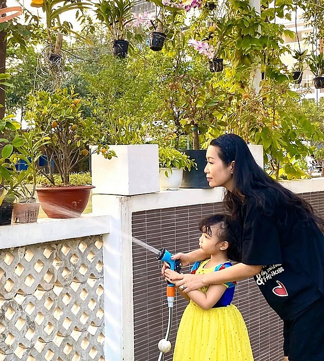 vuon cay trong biet thu 200 m2 cua trinh kim chi