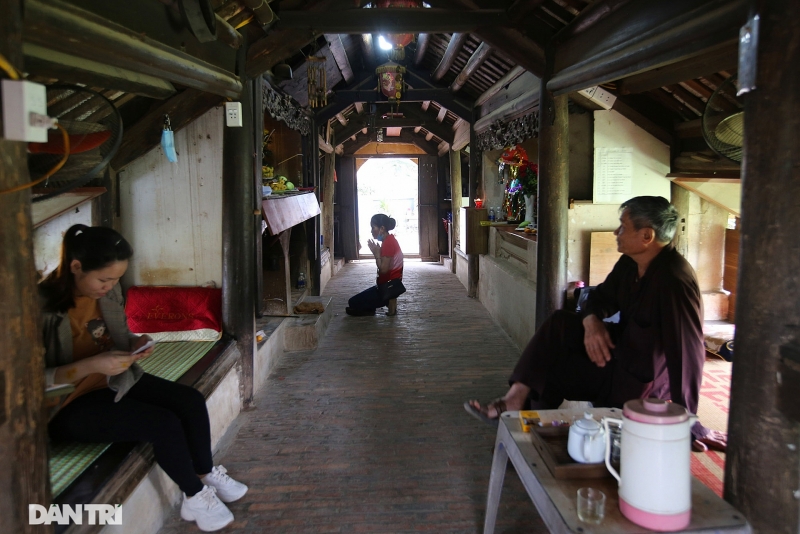 doc la cay cau co hinh thuyen nan up nguoc o ha noi