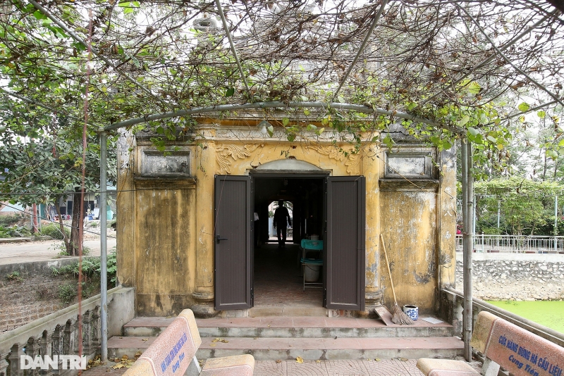 doc la cay cau co hinh thuyen nan up nguoc o ha noi