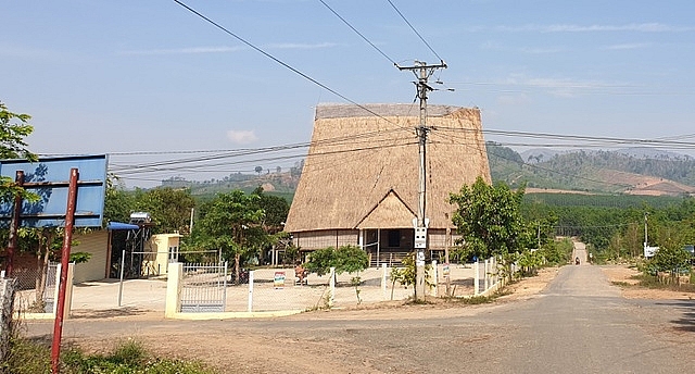 chiem nguong nha rong lon nhat tay nguyen