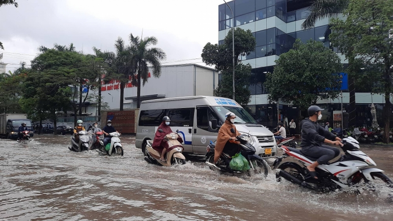 duong ha noi ngap khap nga sau tran mua nhu trut nuoc