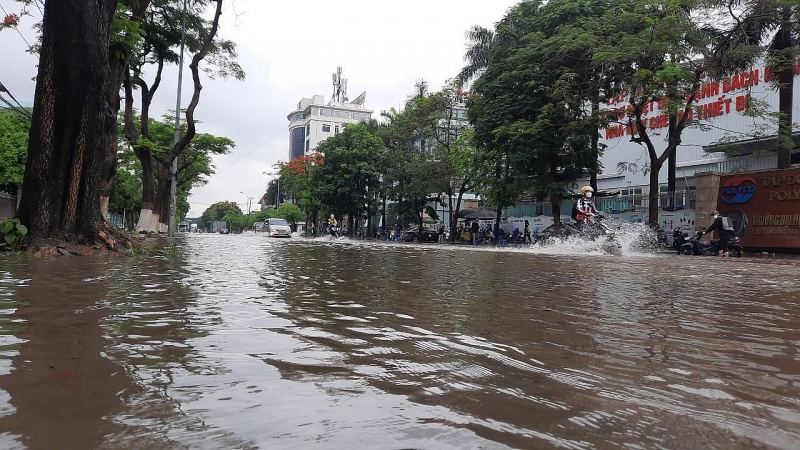 duong ha noi ngap khap nga sau tran mua nhu trut nuoc
