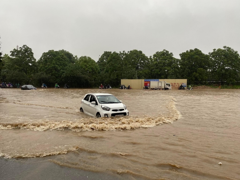 duong ha noi ngap khap nga sau tran mua nhu trut nuoc