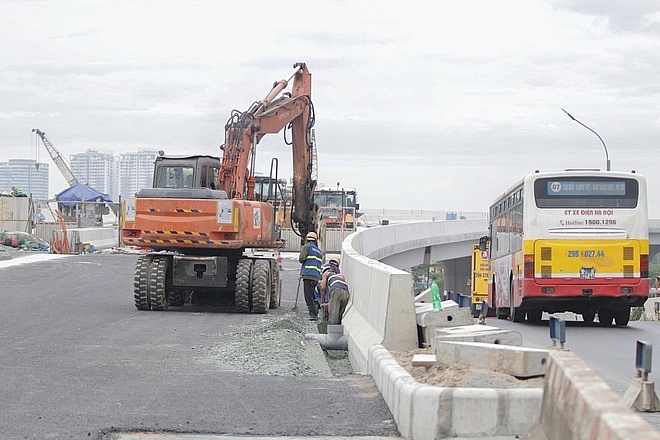 ha noi gap rut thi cong duong vanh dai 3 tren cao truoc ngay thong xe