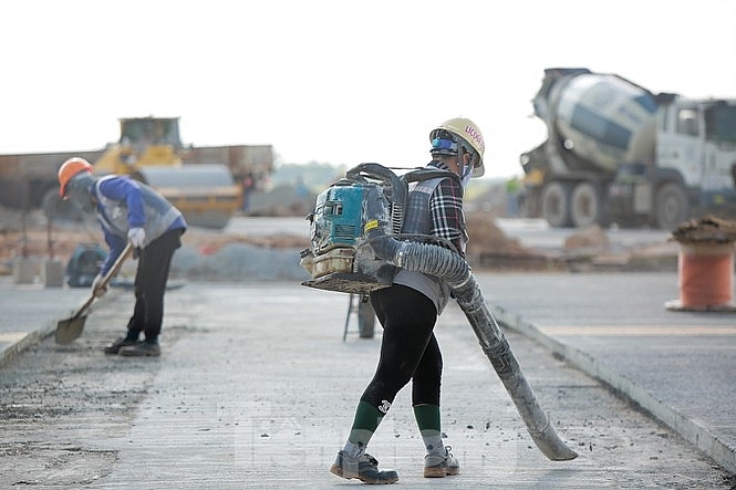 Đại công trường hơn 2000 tỷ cải tạo đường băng sân bay Quốc tế Nội Bài dai cong truong hon 2000 ty cai tao duong bang san bay quoc te noi bai