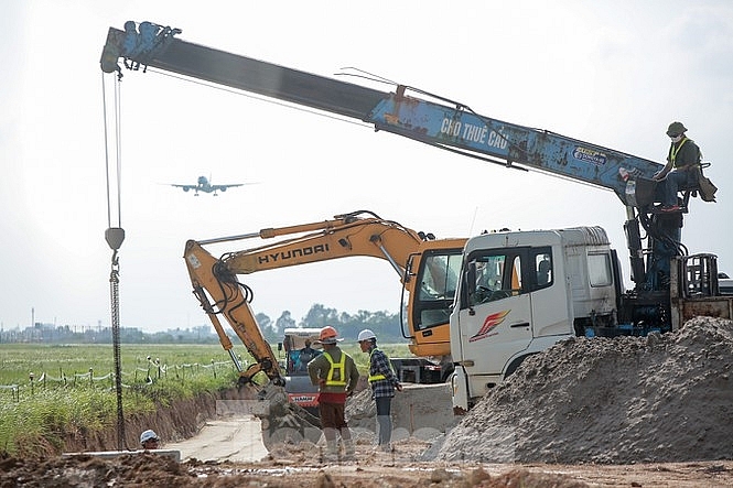 Đại công trường hơn 2000 tỷ cải tạo đường băng sân bay Quốc tế Nội Bài dai cong truong hon 2000 ty cai tao duong bang san bay quoc te noi bai