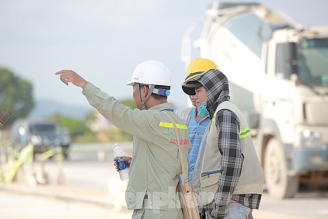 Đại công trường hơn 2000 tỷ cải tạo đường băng sân bay Quốc tế Nội Bài dai cong truong hon 2000 ty cai tao duong bang san bay quoc te noi bai