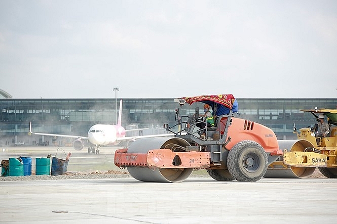 Đại công trường hơn 2000 tỷ cải tạo đường băng sân bay Quốc tế Nội Bài dai cong truong hon 2000 ty cai tao duong bang san bay quoc te noi bai