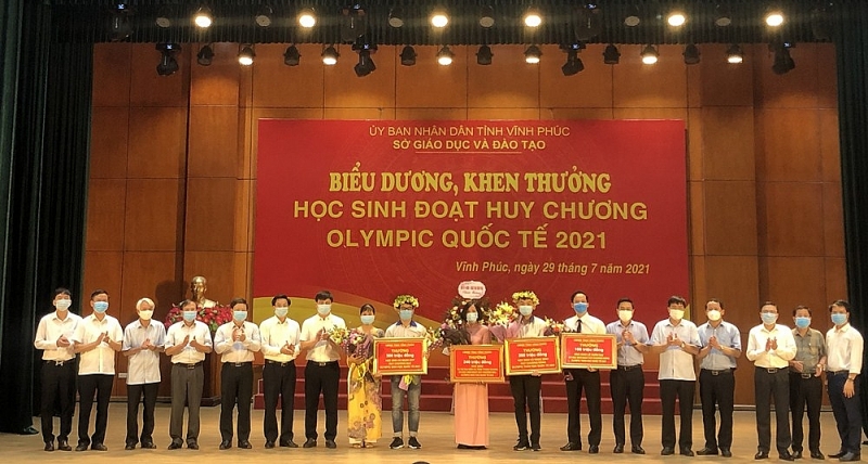 vinh phuc bieu duong hoc sinh dat huy chuong olympic quoc te nam 2021