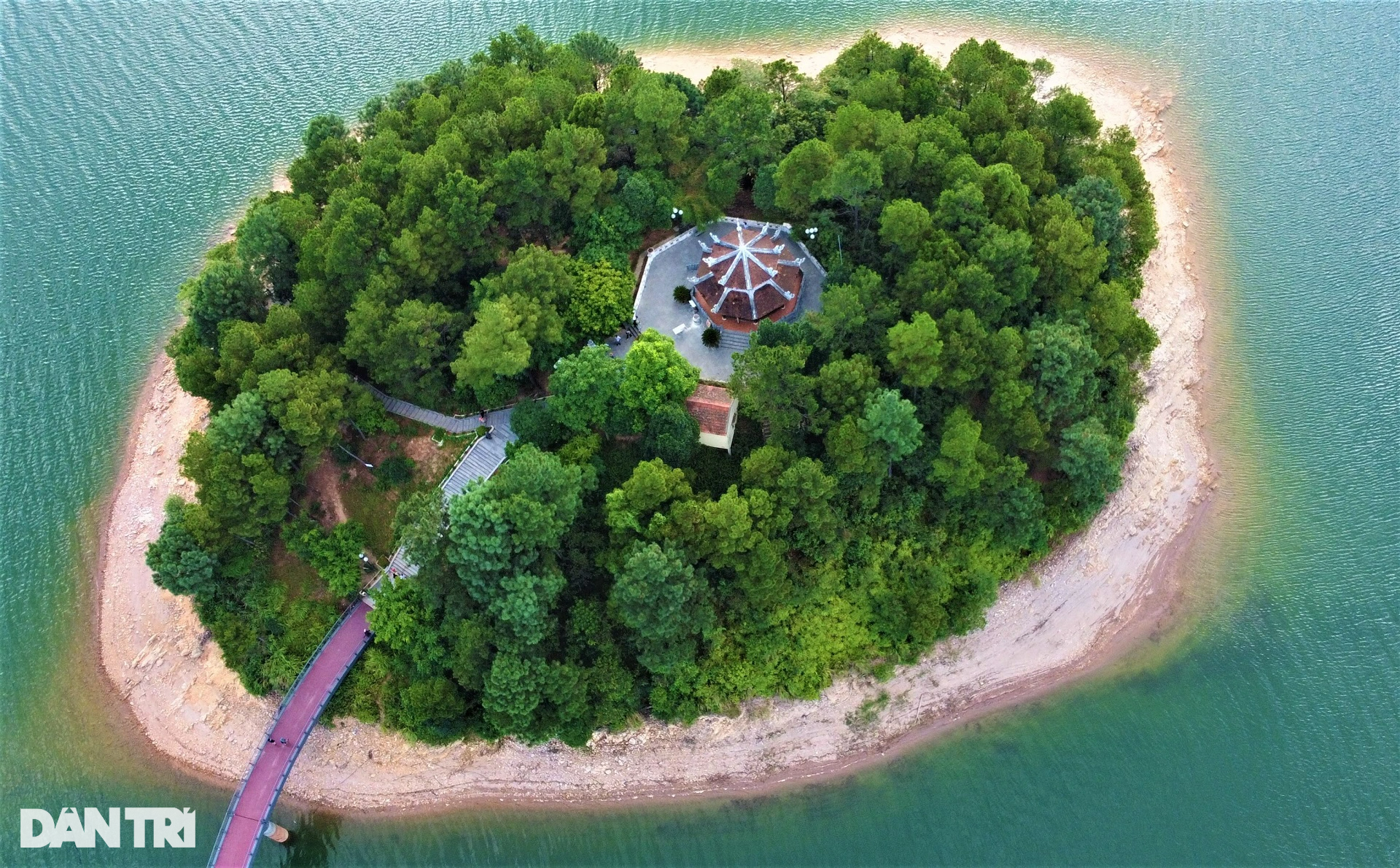 den tho co tong bi thu le duan giua long ho ke go