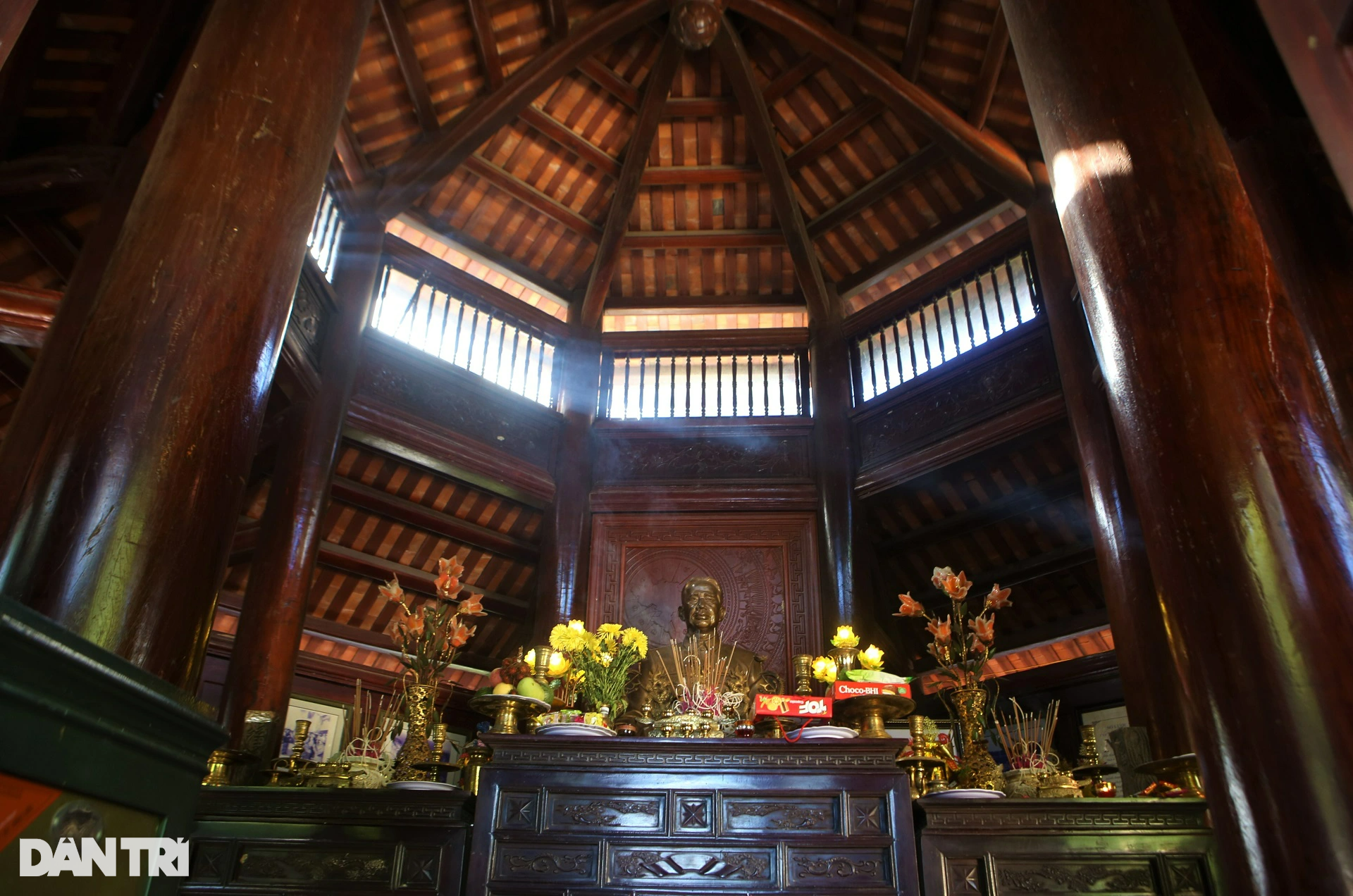 den tho co tong bi thu le duan giua long ho ke go