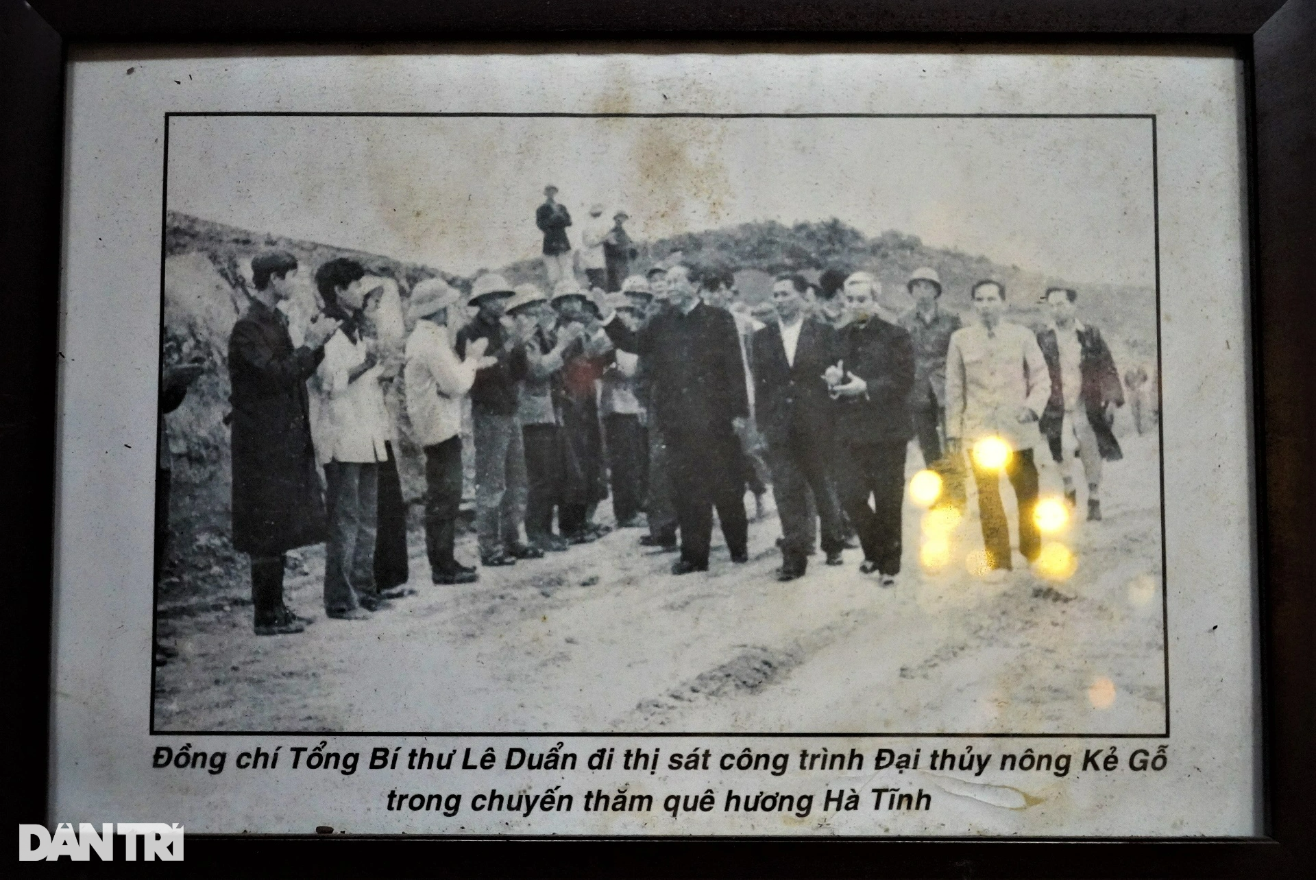 den tho co tong bi thu le duan giua long ho ke go