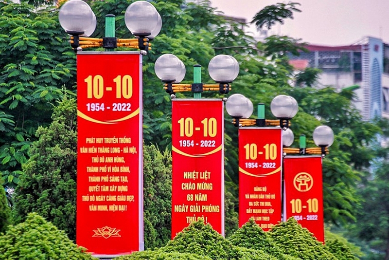 ha noi ruc ro co hoa chao mung 68 nam ngay giai phong thu do