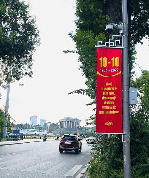 ha noi ruc ro co hoa chao mung 68 nam ngay giai phong thu do